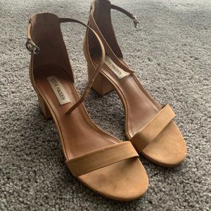 Steve Madden Irenee sandal Size 7 Tan Nubuck
